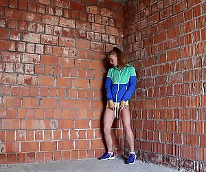 Girl athlete was caught masturbating at a construction site