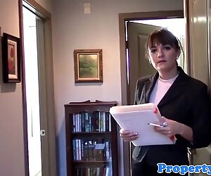 Amateur realtor pussyfucked during viewing