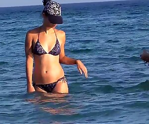 Une bombe a la plage