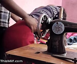 Tailor ne bhabhi ka naap lete lete bhabhi ko hi chod dala