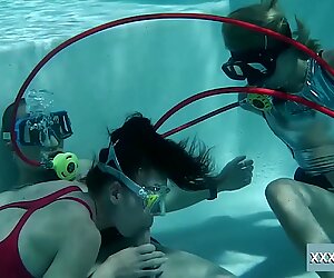 Threesome in the pool between Minnie Manga