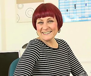 45-year-old Milf Penny Brooks shows off her horny pussy
